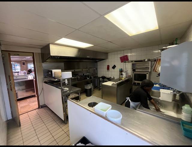 170M² BUSINESS TO LET IN GREEN POINT